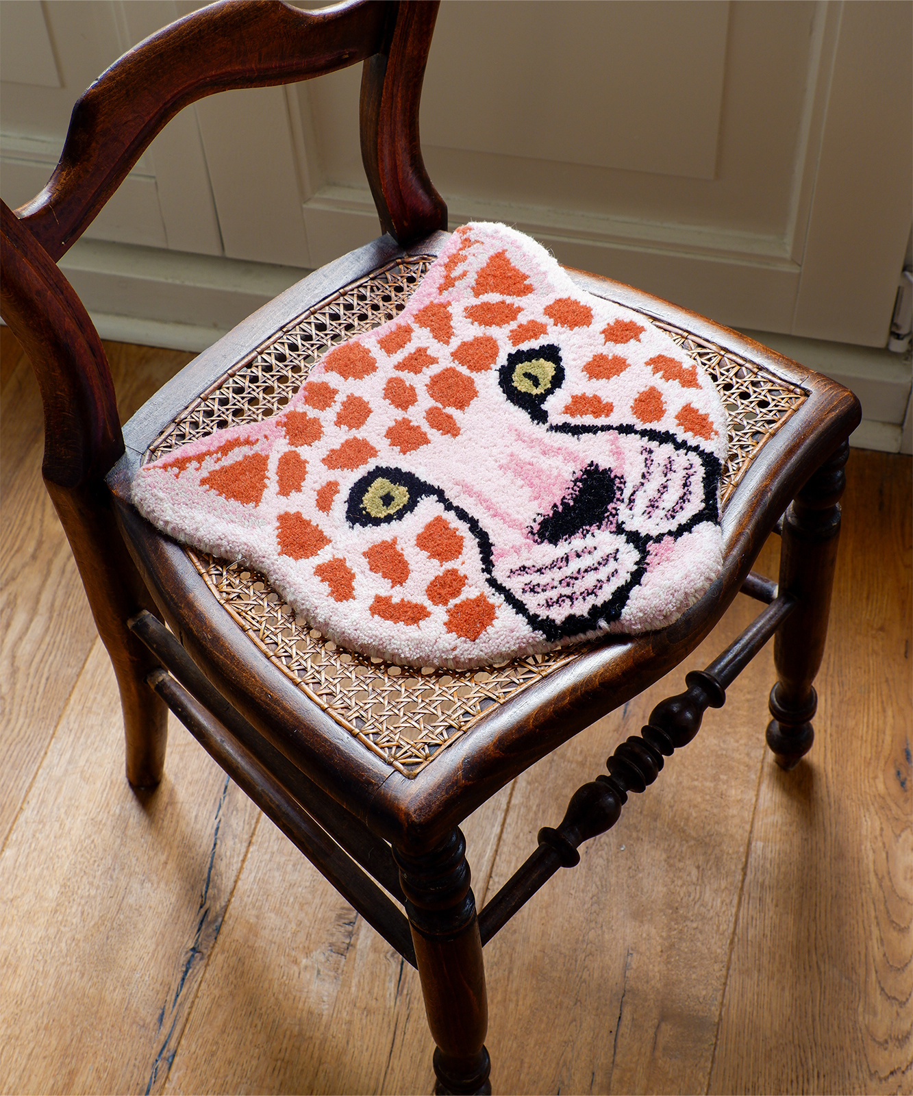 Pinky leopard head rug