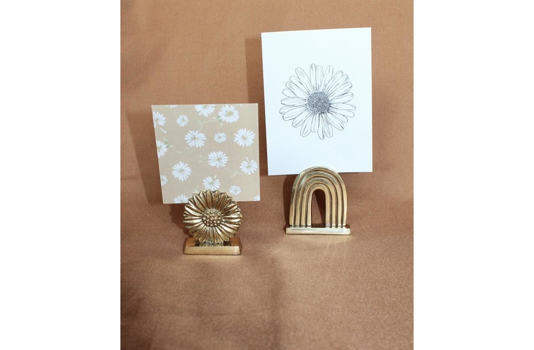 A LA Daisy card holder