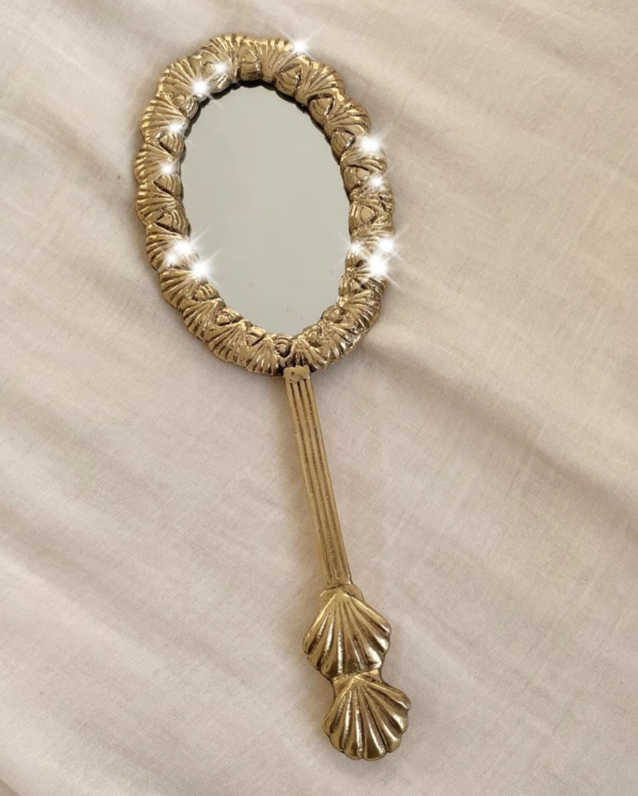 Hand mirror shels