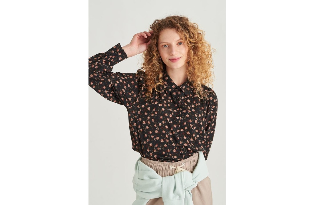 30254a Bloemen blouse zwart