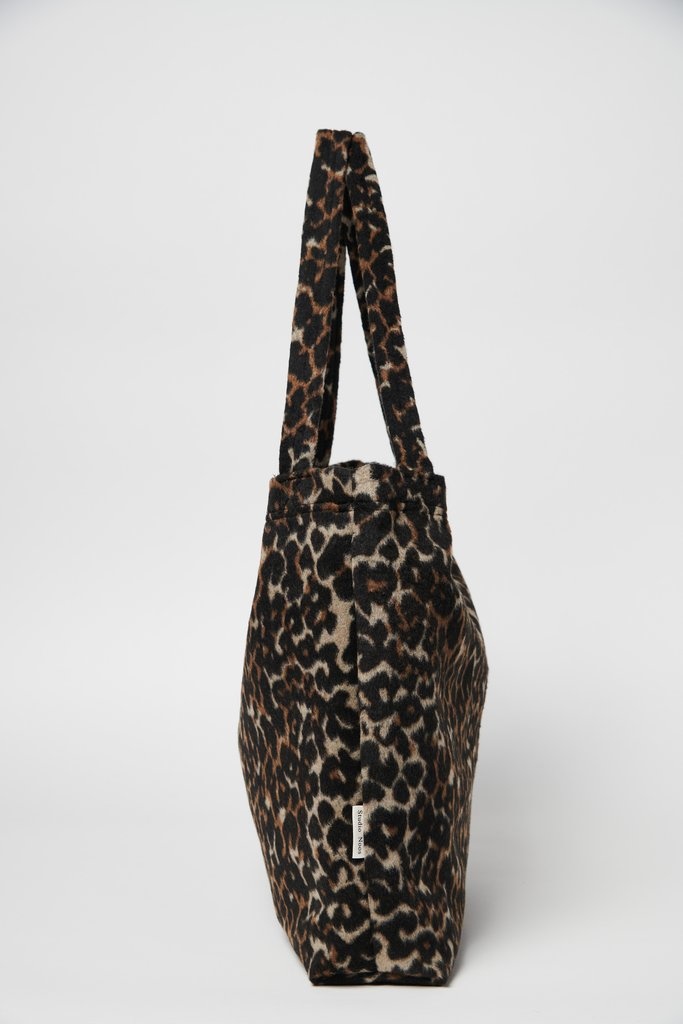 Studio Noos Brown Jaguar Mom bag