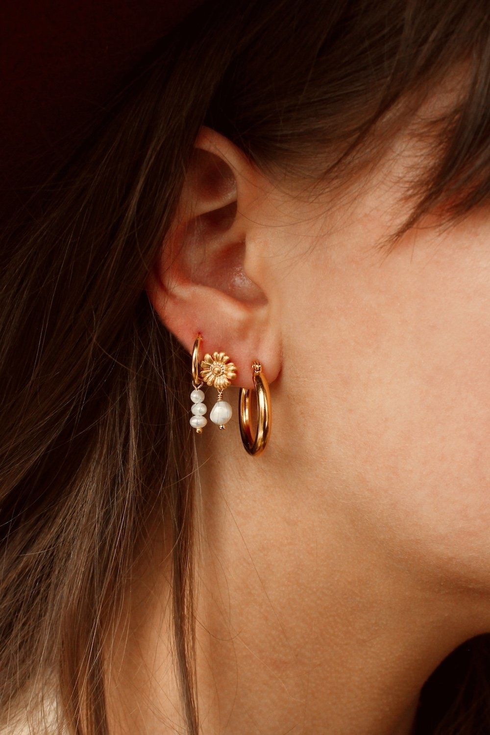 daisy with freshwater pearl pin pair of earrings