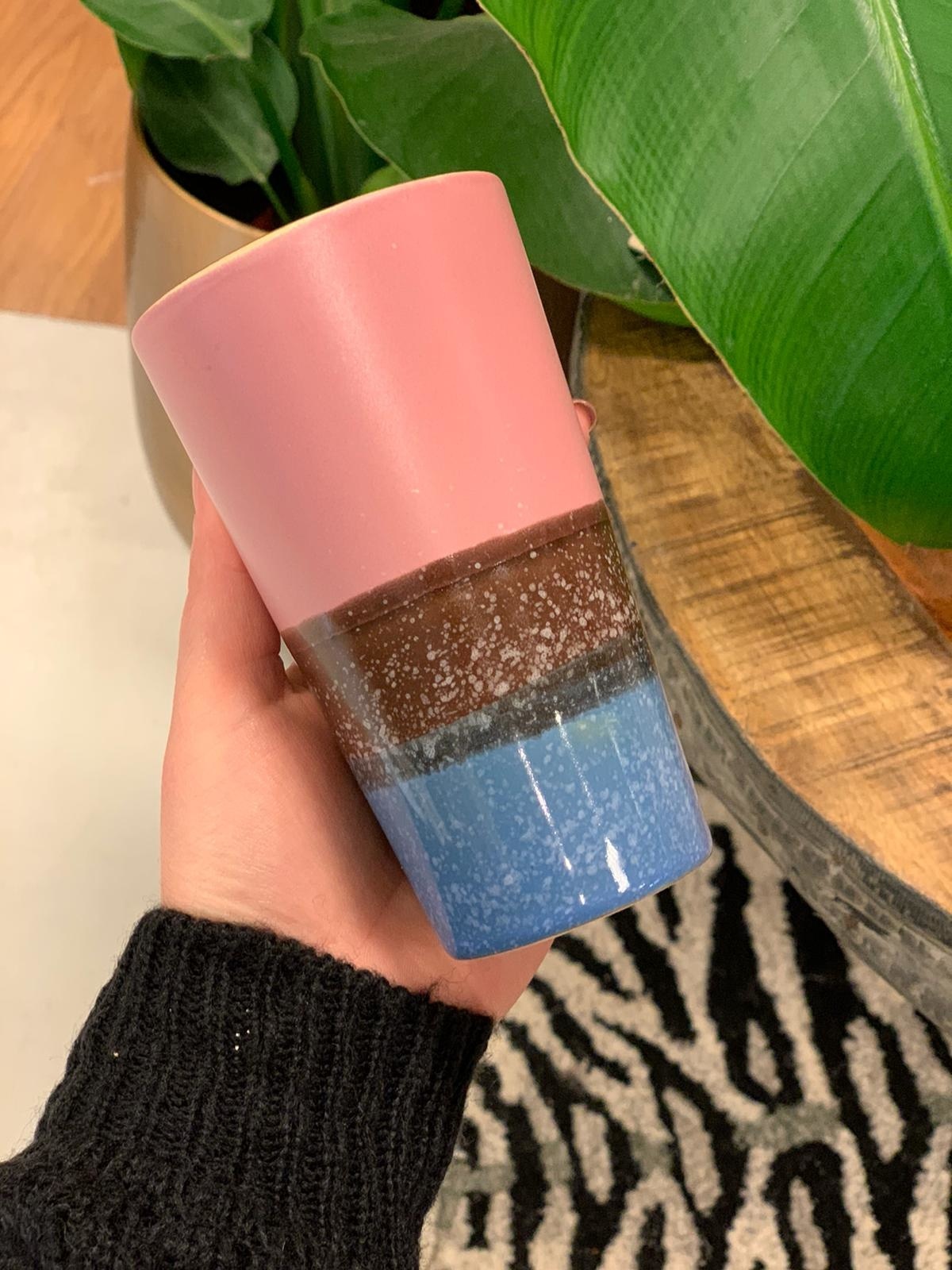 HK latte mug pool