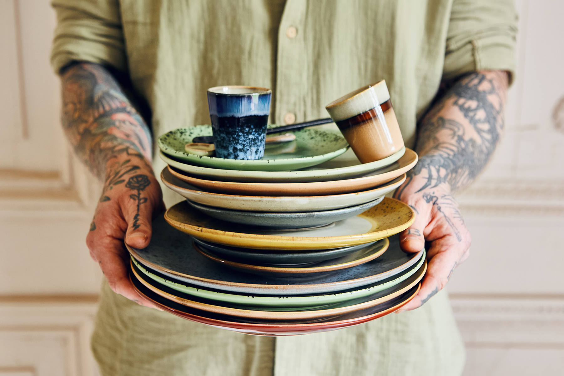 70s ceramics: dinner plates, mineral