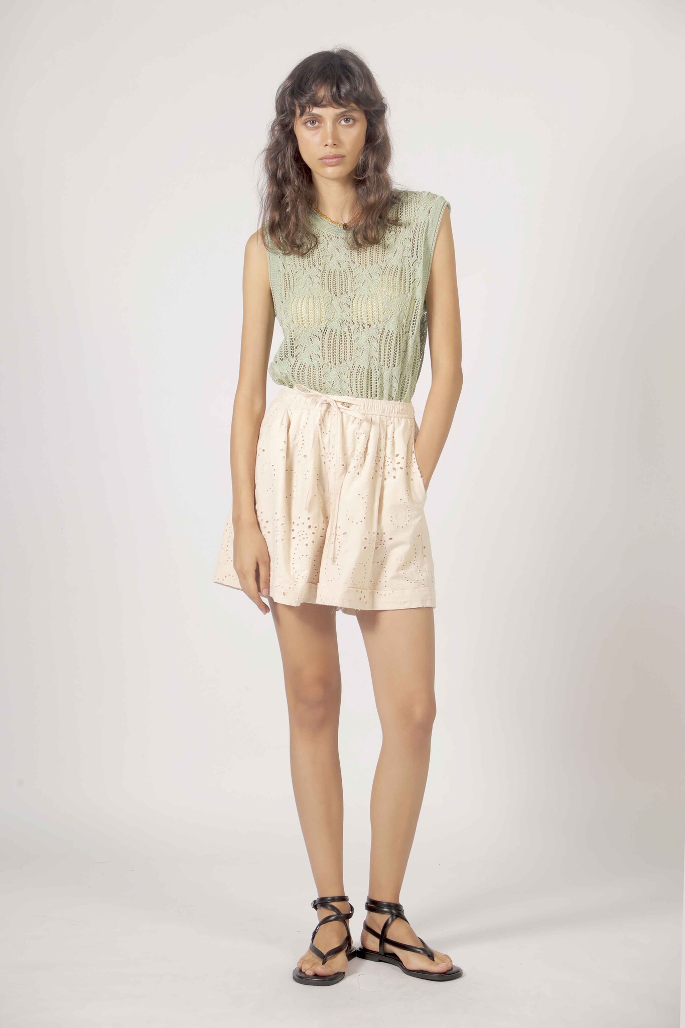 The Korner Short Beige