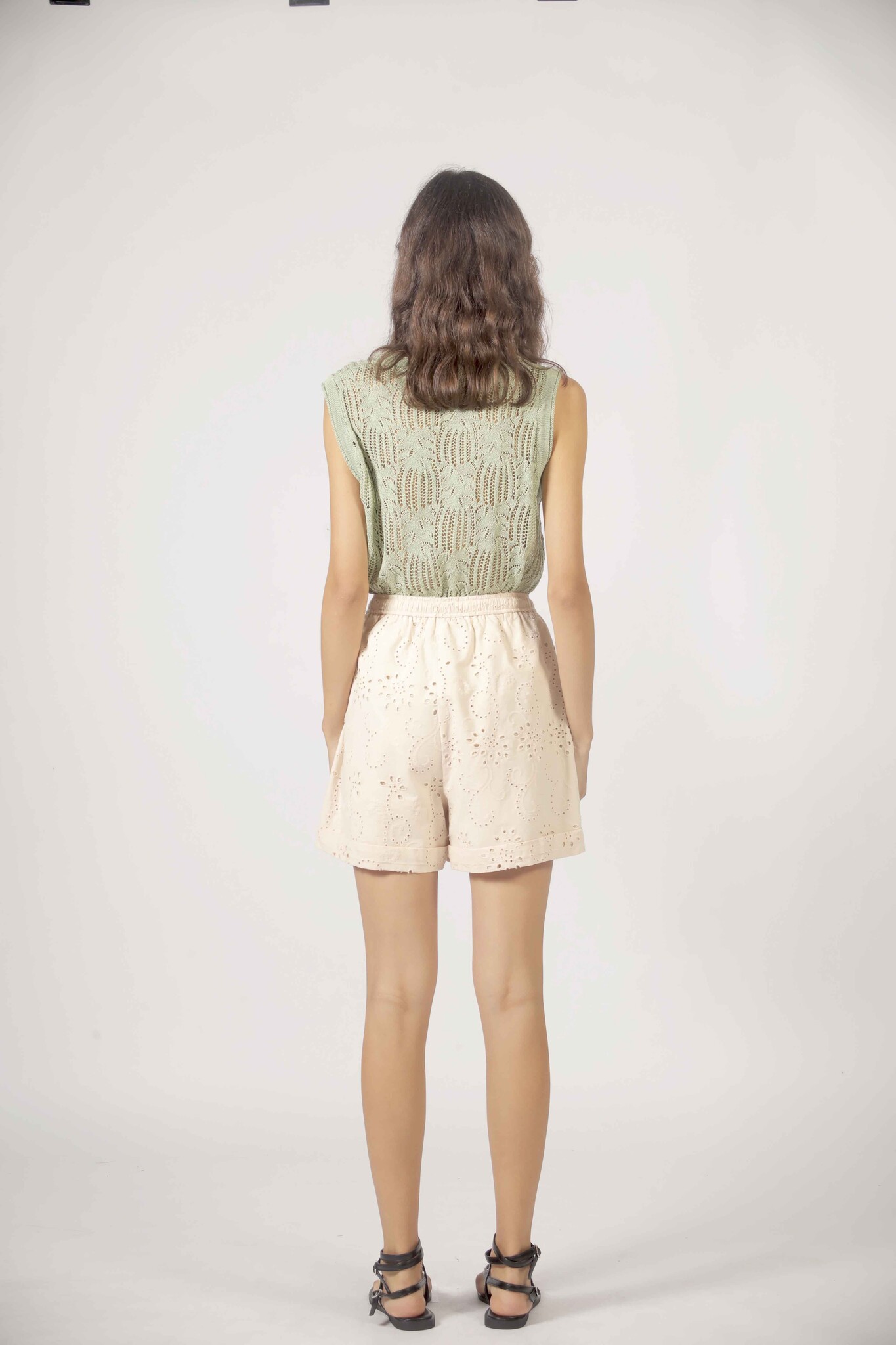 The Korner Short Beige