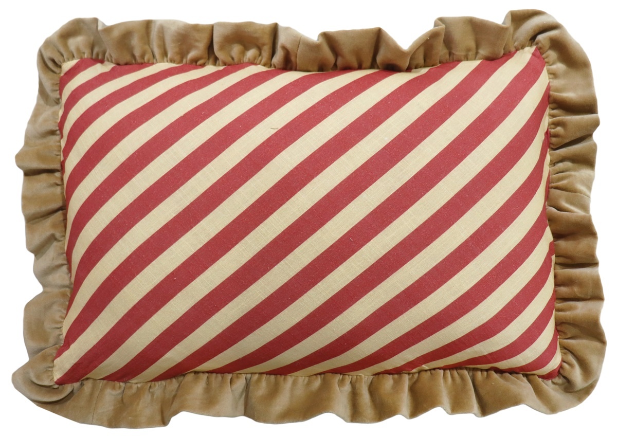 Kussen Striped met roezels gold 40x60cm