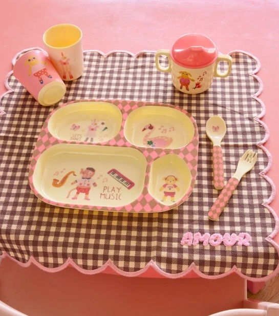 Melamine Kids 4 Room Plate with Pink Music Band Print