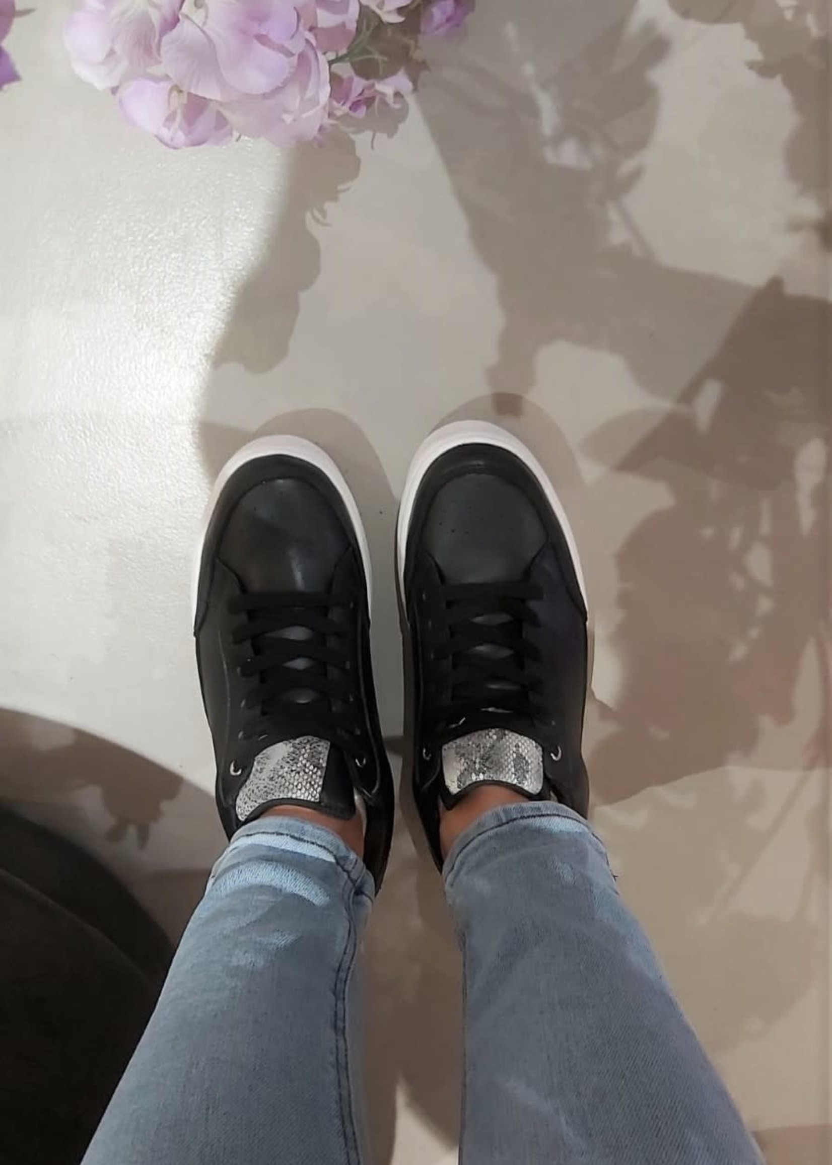 super cracks sneakers