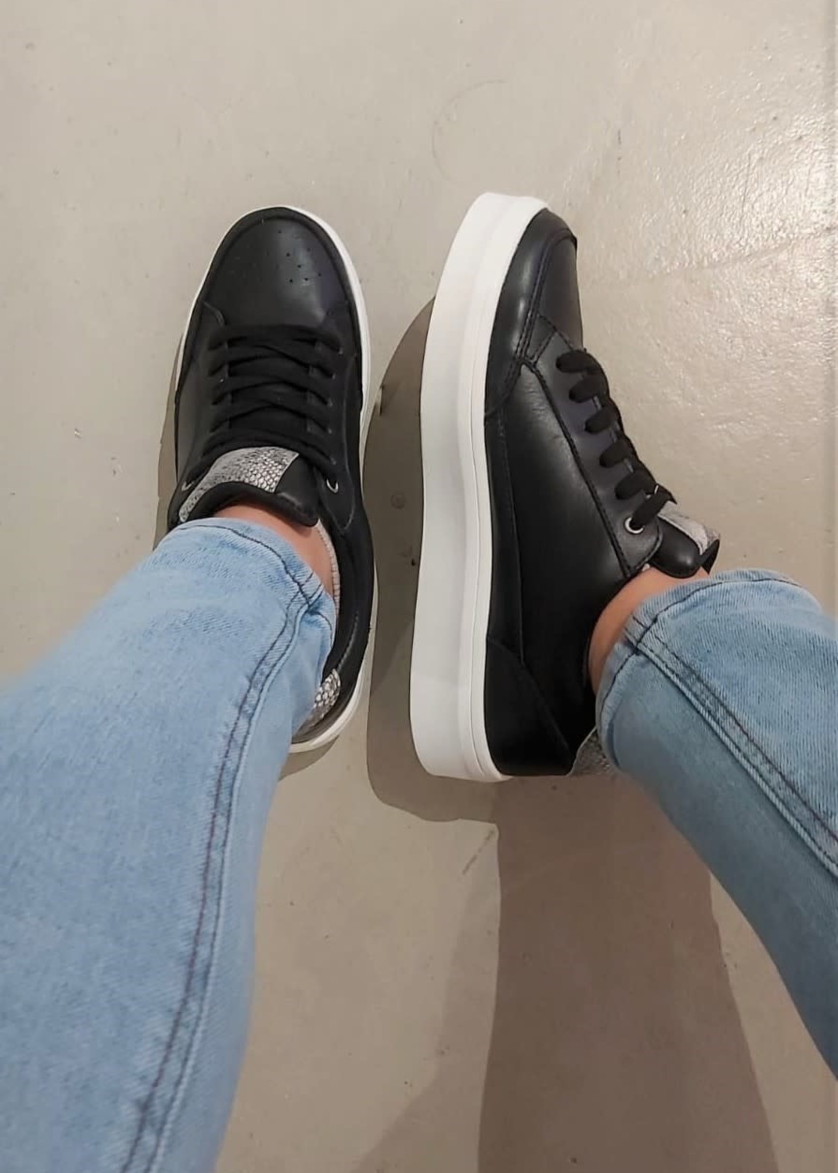 super cracks sneakers