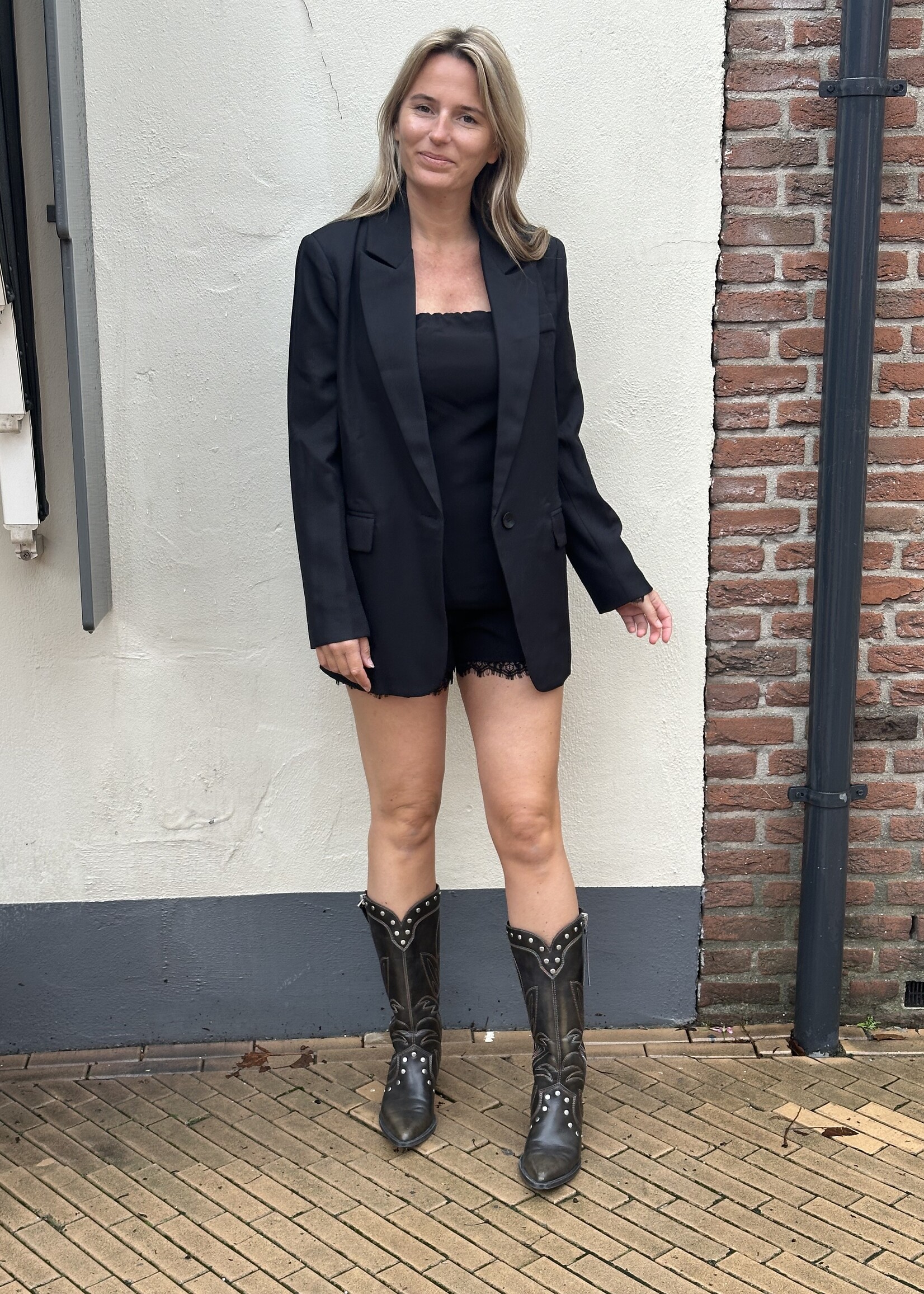 Short - lace & black