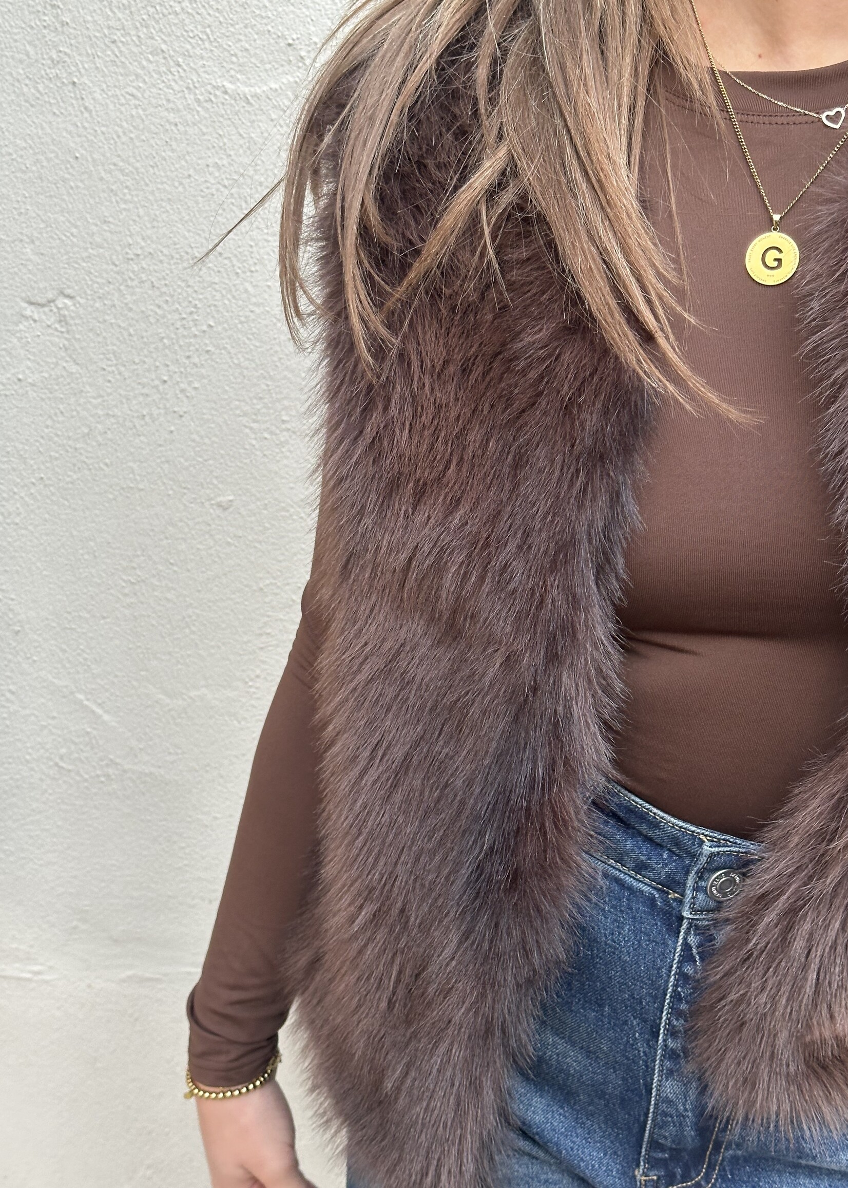 Fluffy gilet - brown-