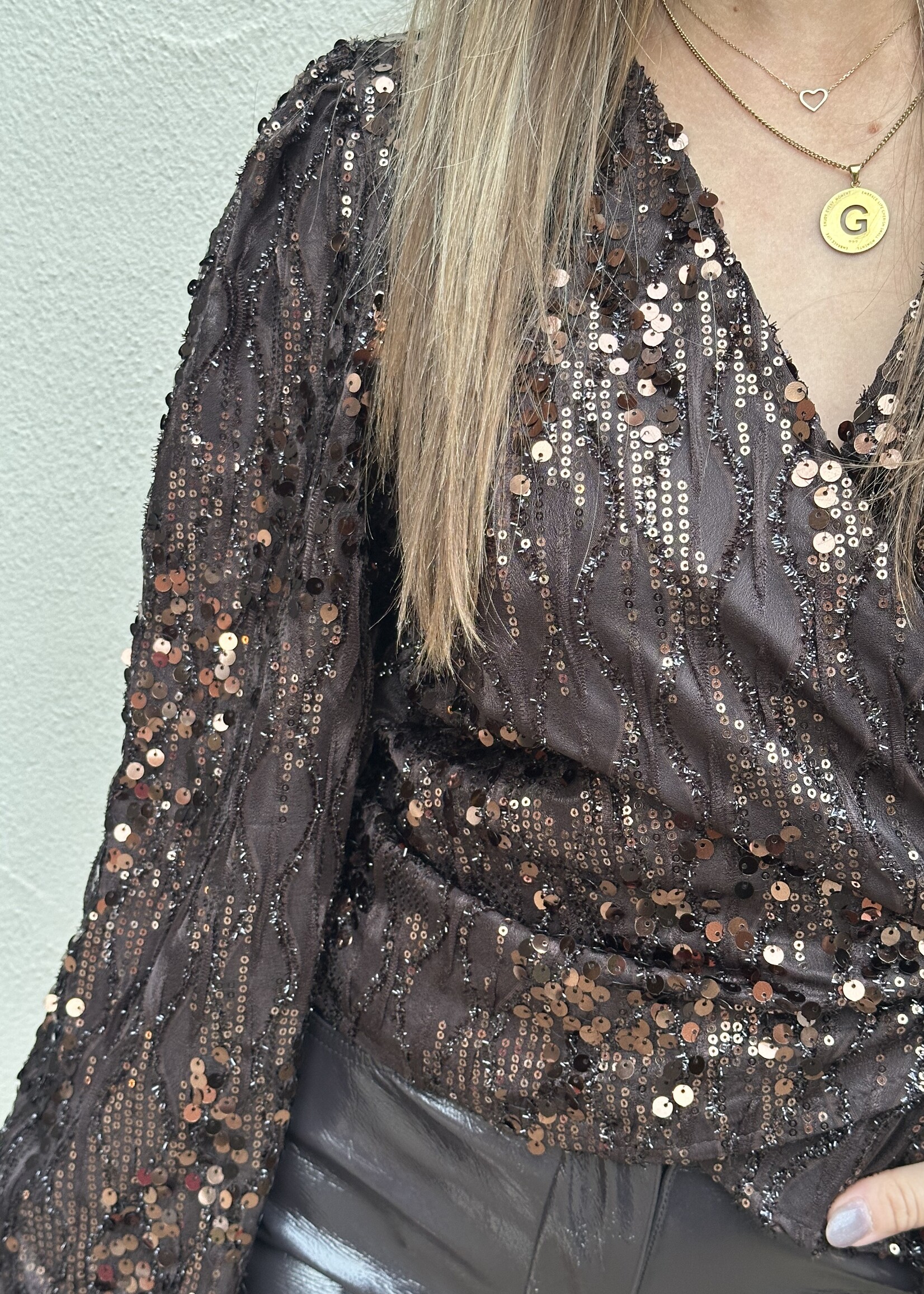 Blouse overslag pailetten