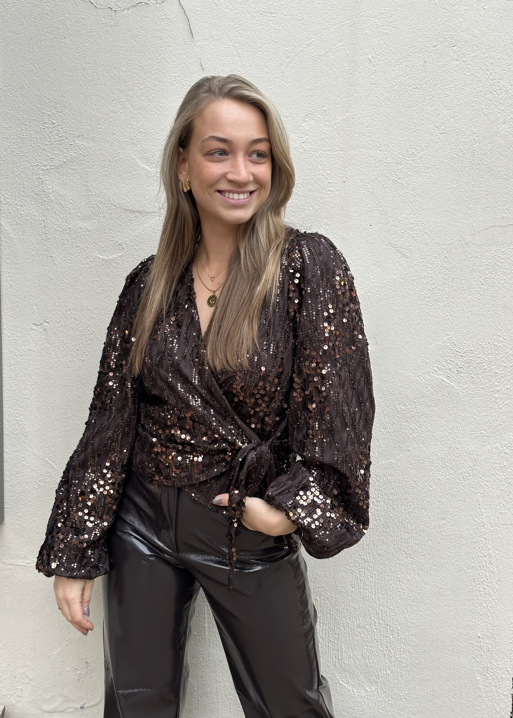 Blouse overslag pailetten
