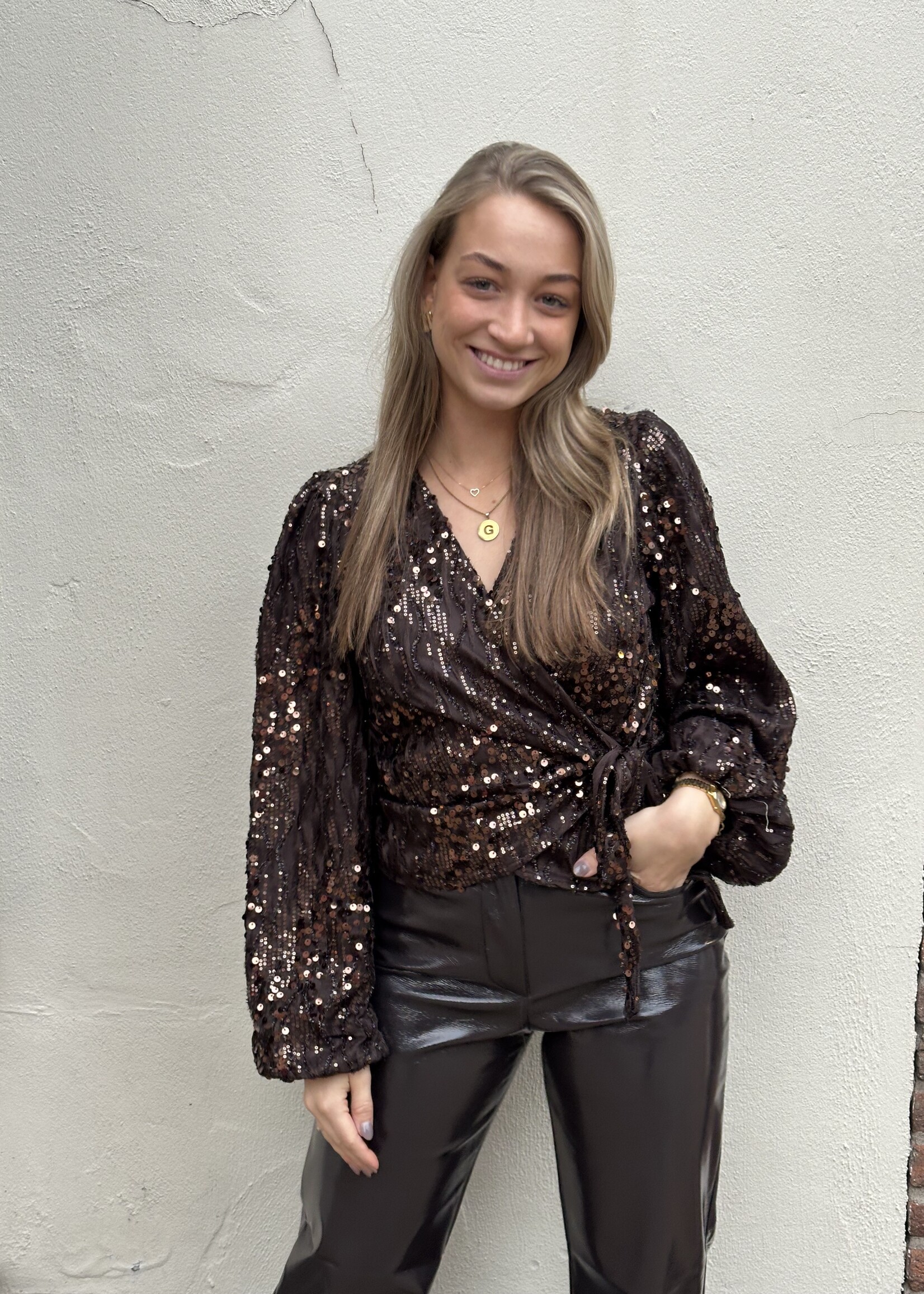 Blouse overslag pailetten