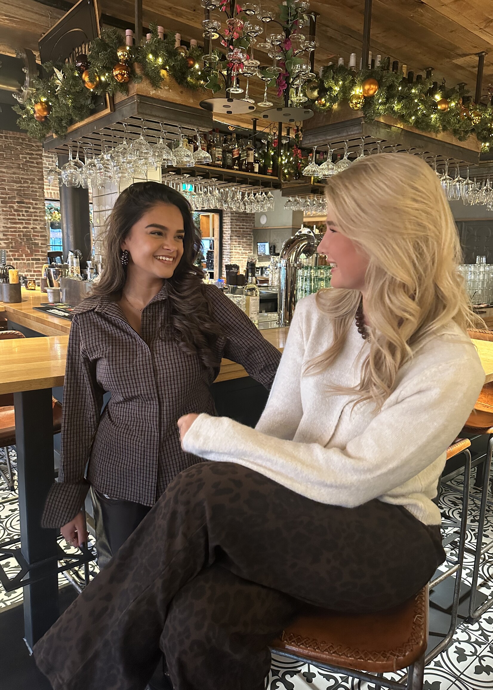 Ambika Trui schuine knoop - creme