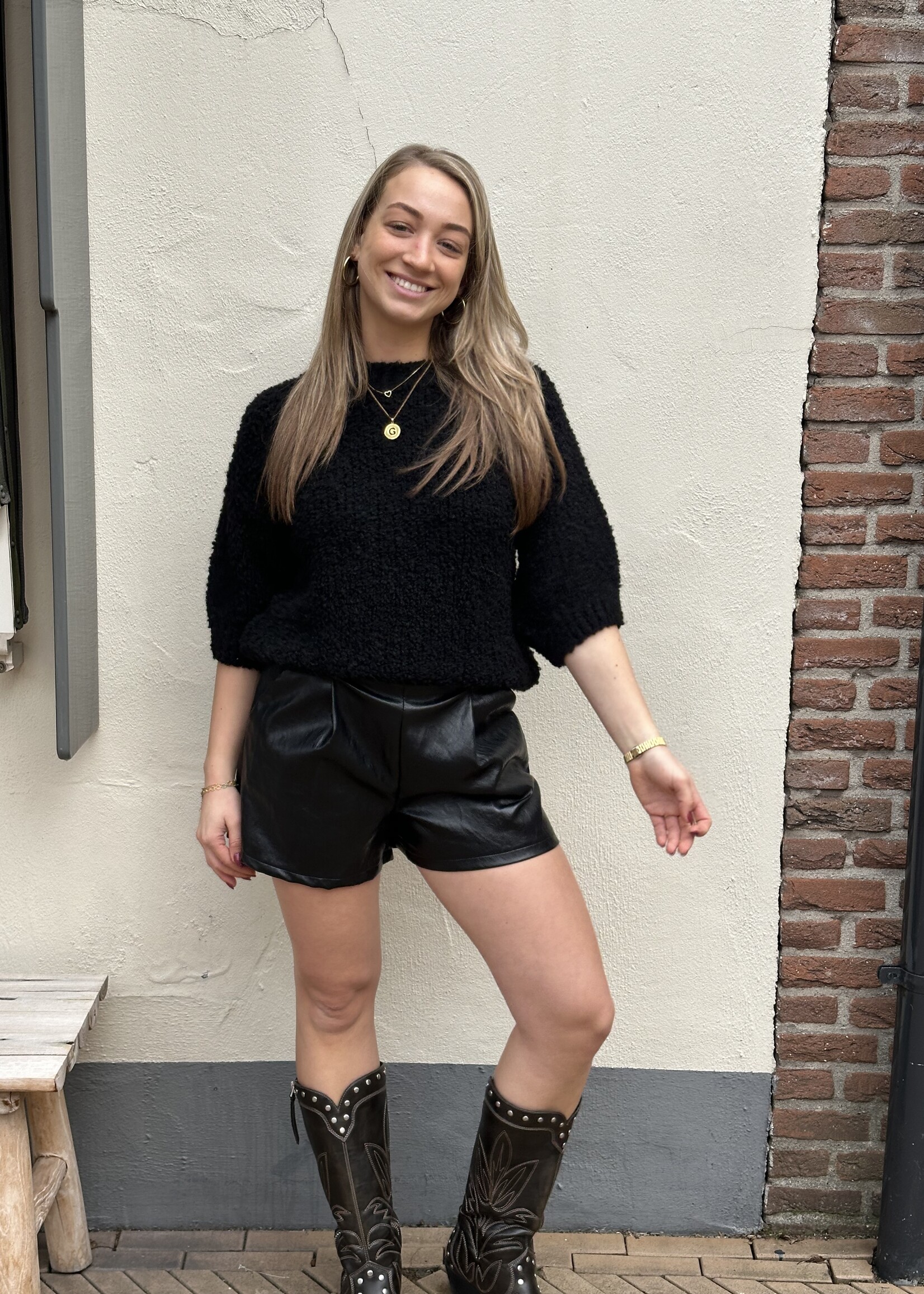 Short leather look - black