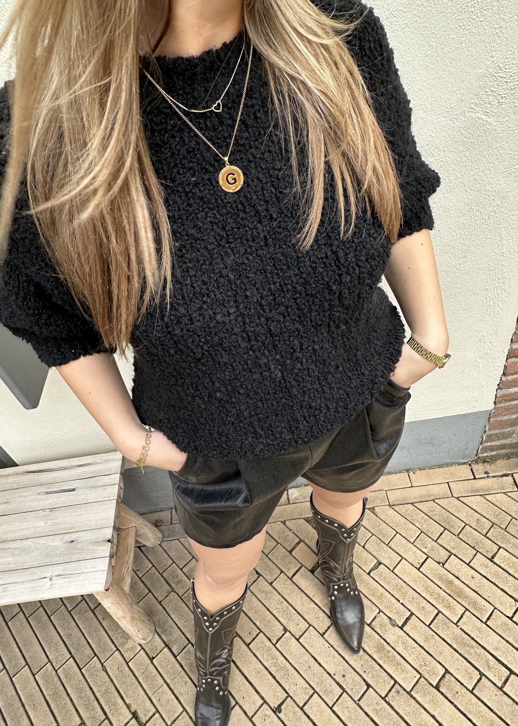 Short leather look - black