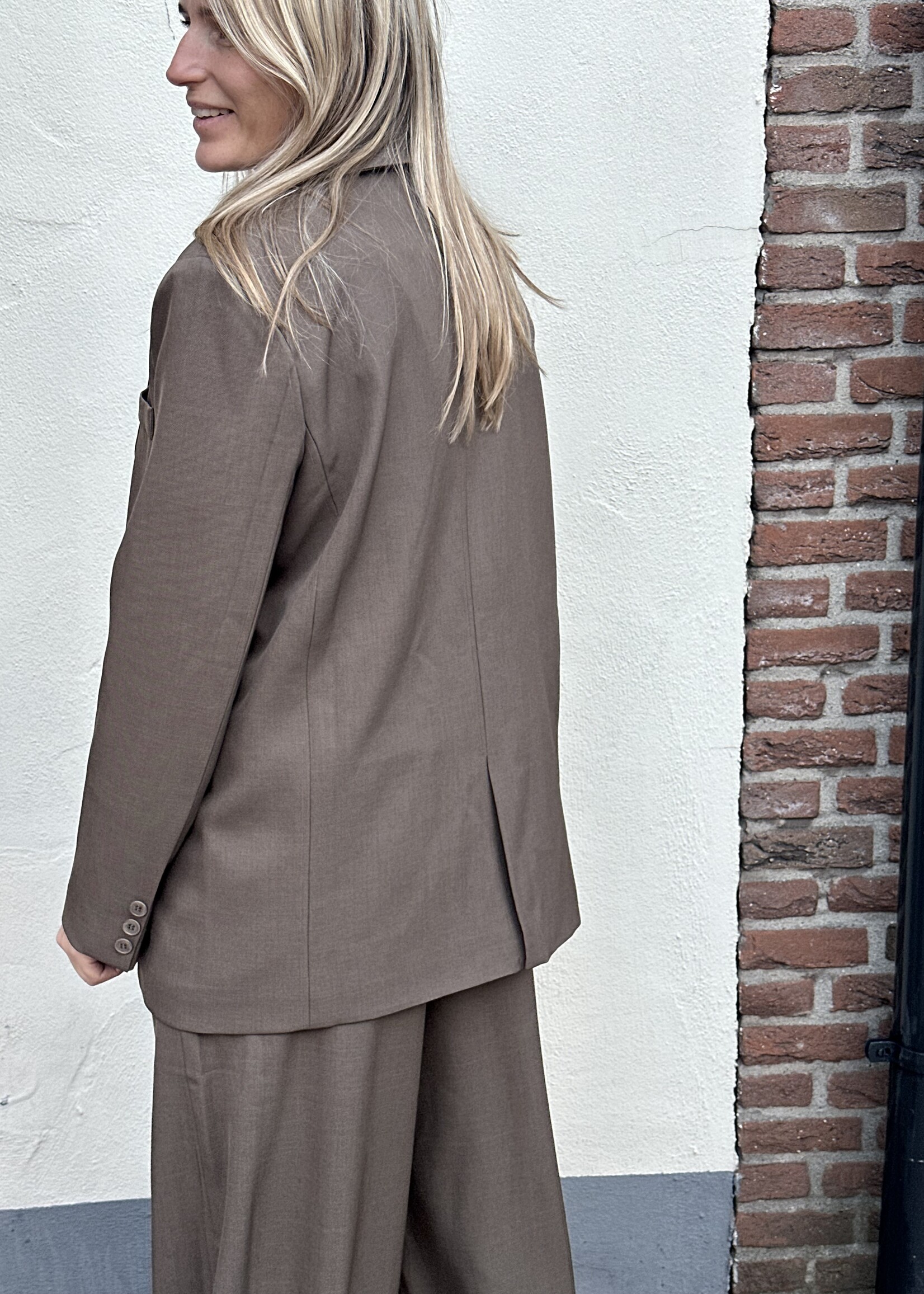 Ambika Blazer Bowie - Taupe