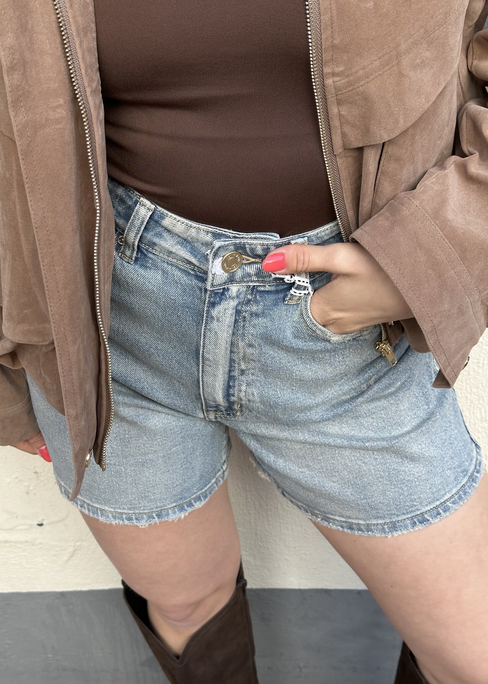 Queen Hearts Short Gigi