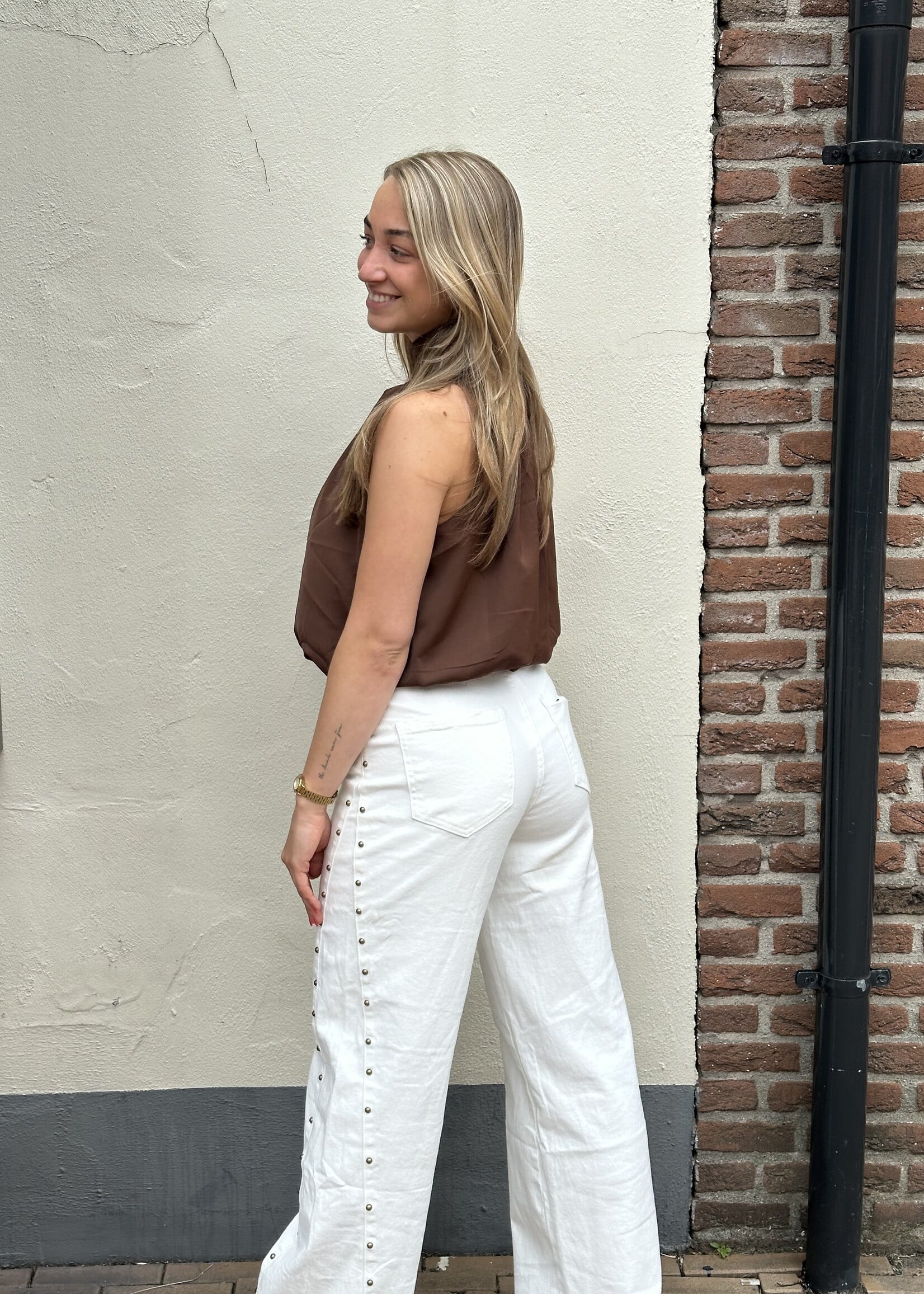 Wide leg studs -