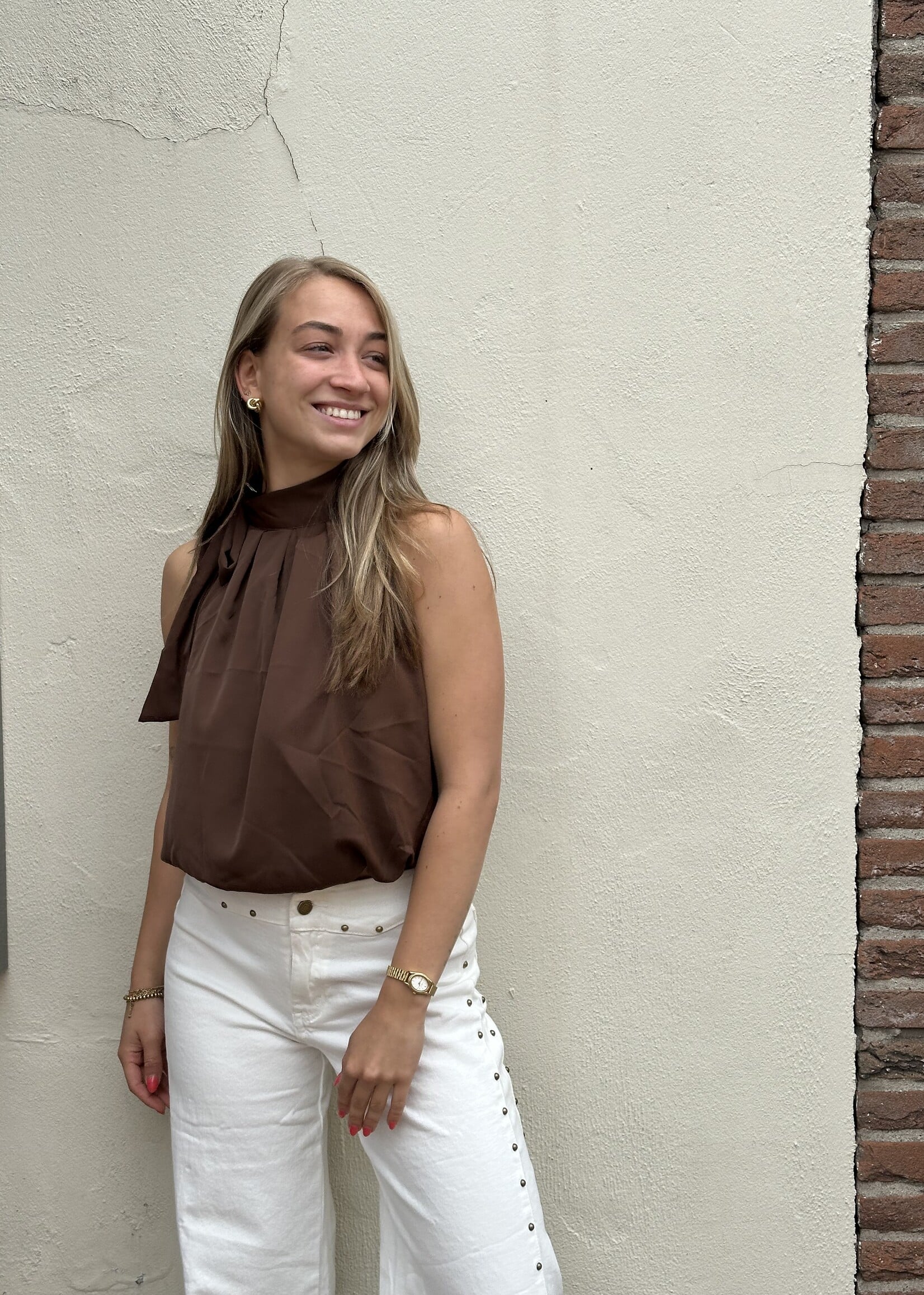 Wide leg studs -