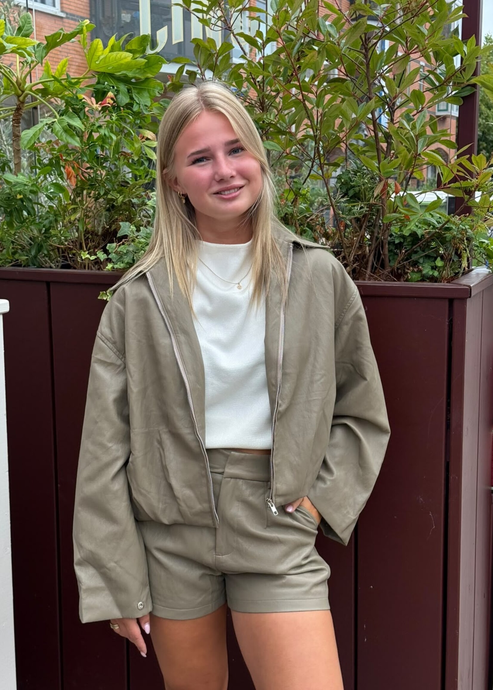 Ambika Short Amelia  -
