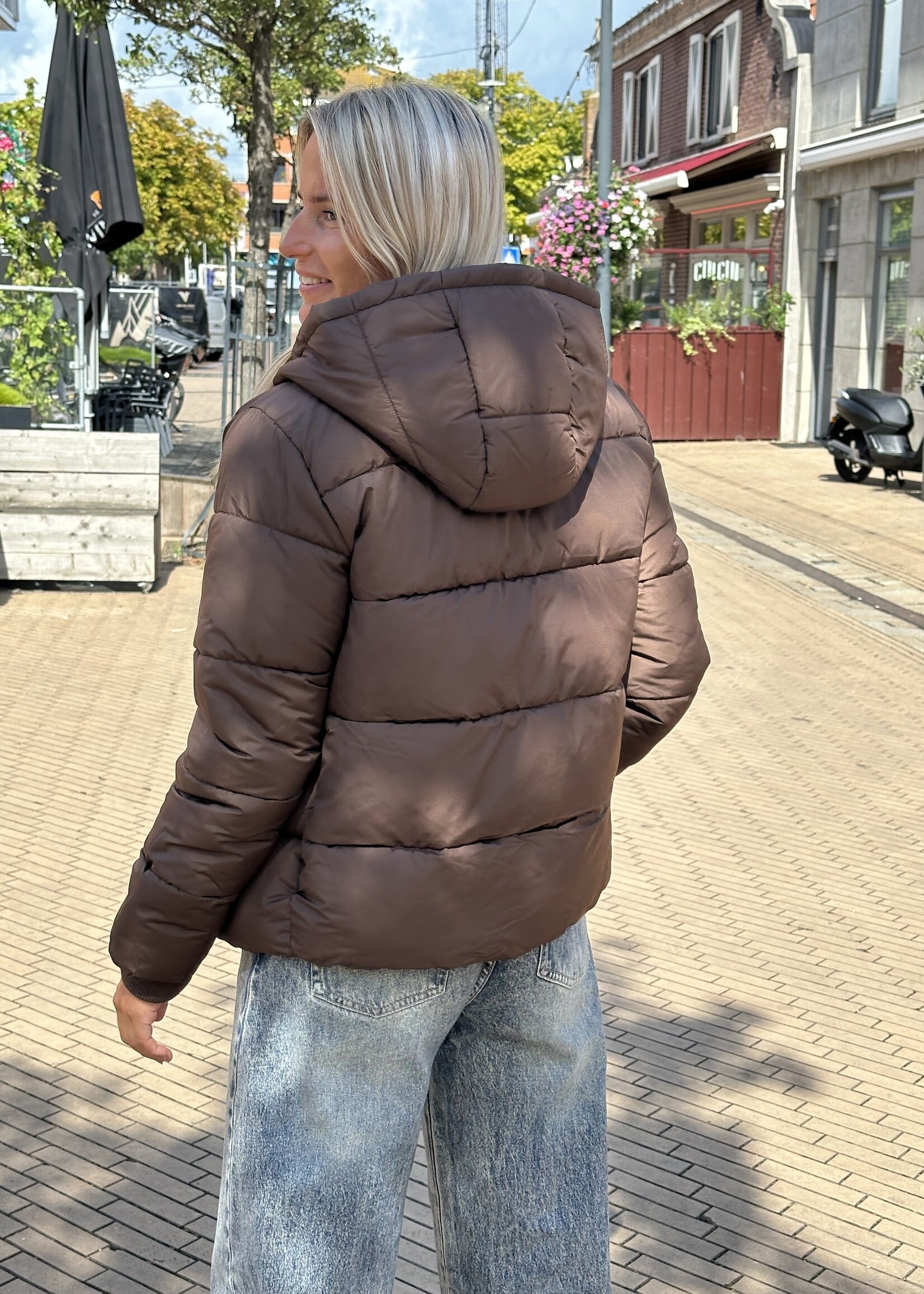Pieces Pieces Bee Puffer Jacket - Hot fudge