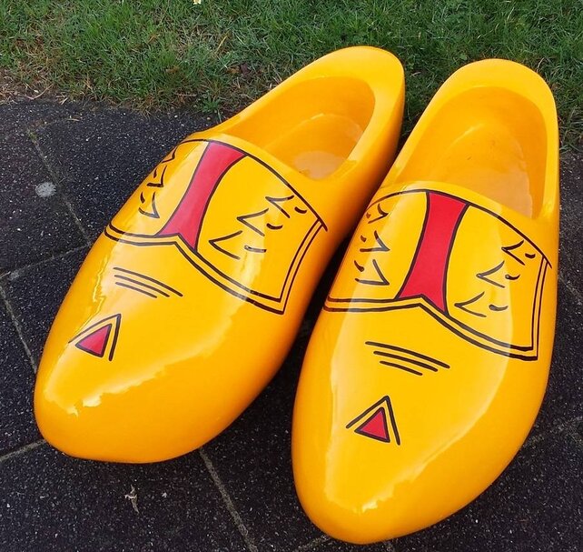 Polyester pair of giant clogs 85cm Polyester pair of giant clogs 85cm