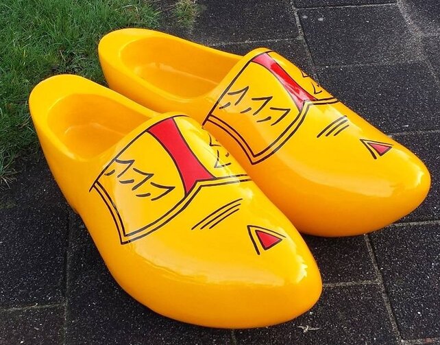 Polyester pair of giant clogs 85cm Polyester pair of giant clogs 85cm