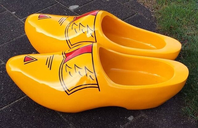 Polyester pair of giant clogs 85cm Polyester pair of giant clogs 85cm