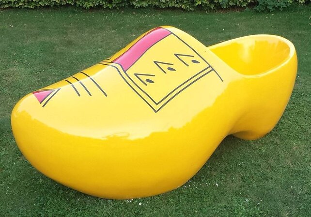 Giant woodenshoe 220cm