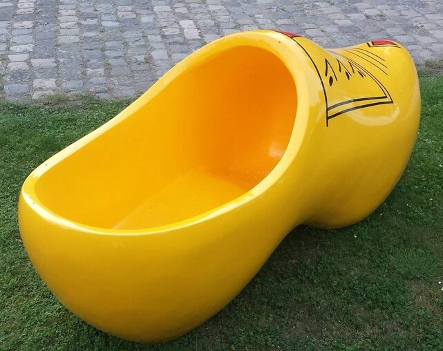 Giant woodenshoe 220cm