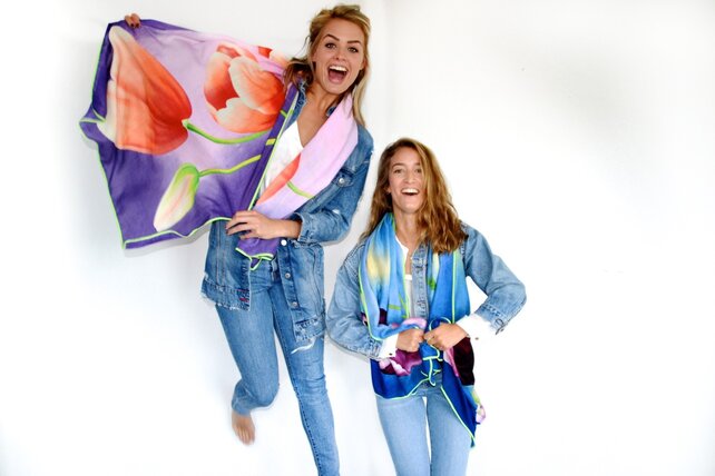 tulips Scarf purple with red tulips