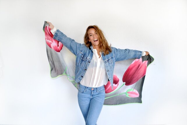 tulips Scarf grey with pink tulips tulips Scarf grey with pink tulips