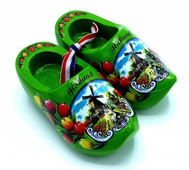 Souvenir woodenshoes 8cm green