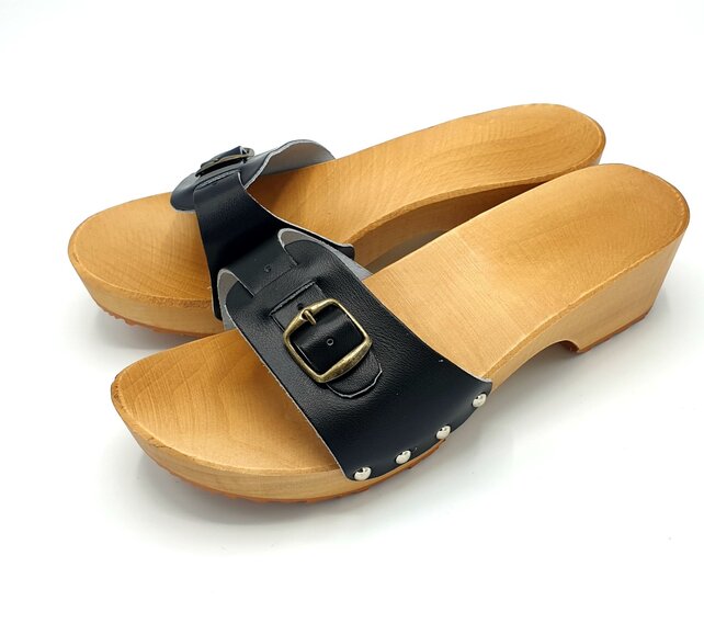Houten sandalen zwart smalle gesp - kleppers -
