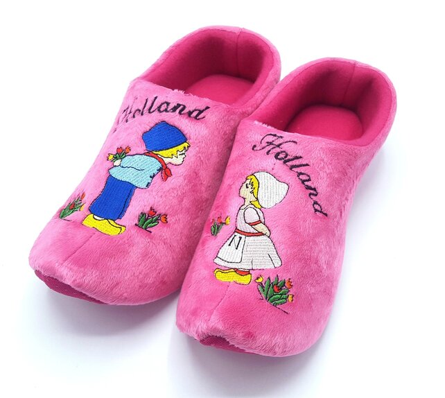 Klomp pantoffels roze kussend paartje