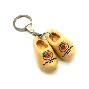 Sleutelhanger twee klompjes met logo