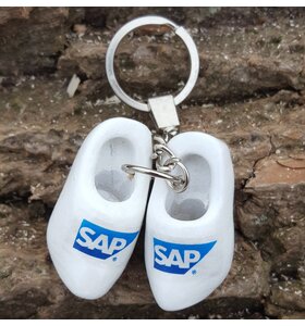 Sleutelhanger twee klompjes wit met logo