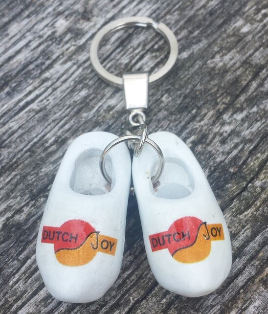 Sleutelhanger twee klompjes wit met logo