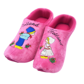 Klomp pantoffels roze kussend paartje