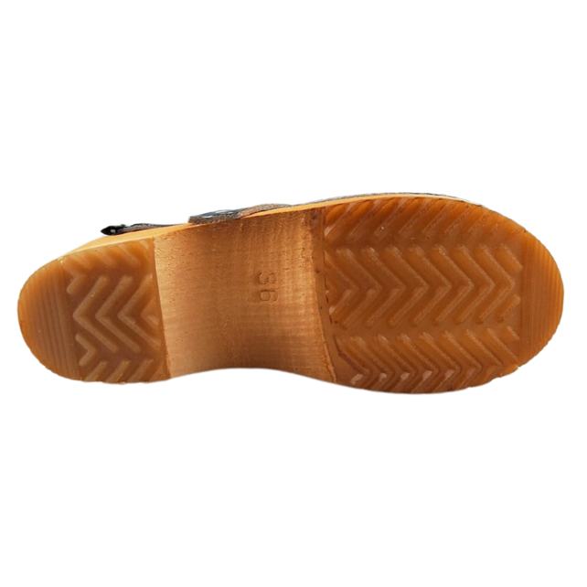 Dina Blue with dots open