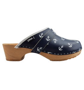 Dina Blue anchors open