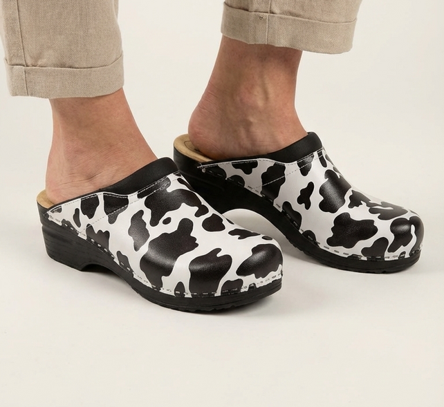 Medical clogs - cow print black sole - Dina