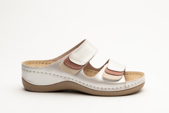 Sandals with Velcro and anti-slip studs in the sole - Pearl pink