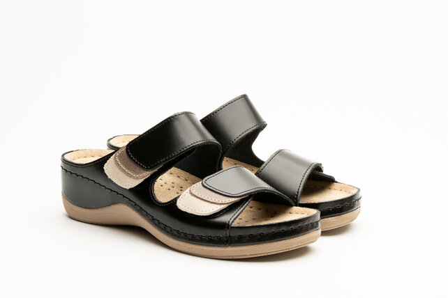 Sandalen met klitteband  en antislip nop in zool - zwart