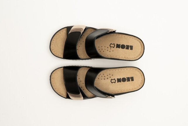 Sandals with Velcro and anti-slip studs in the sole - black