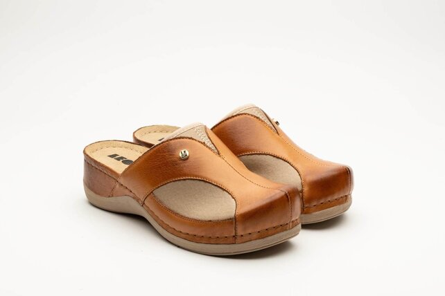 clogs with non-slip sole and elastic sides - comfortable for hallux valgus - color golden brown