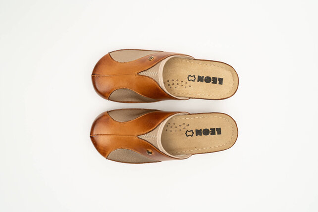 klompen met antislip-zool en elastische zijdes - comfortabel bij Hallux Valgus - kleur goudbruin